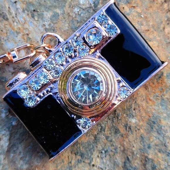 Crystal Camera Keychain - Picture 1 of 6